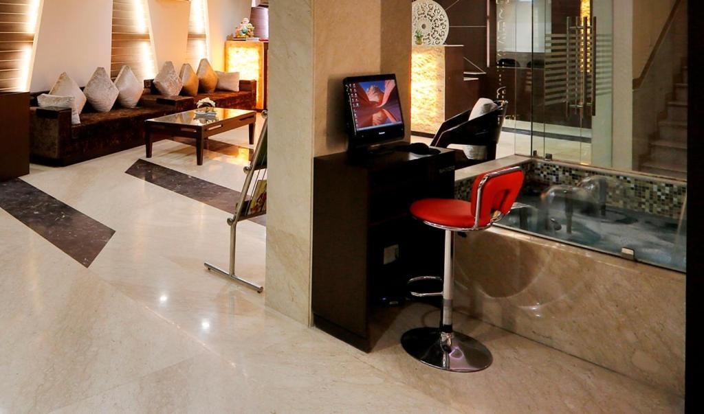 Airport La Sapphire Hotel & Restaurant ニューデリー エクステリア 写真