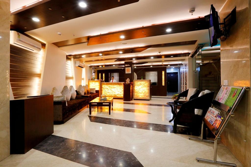 Airport La Sapphire Hotel & Restaurant ニューデリー エクステリア 写真