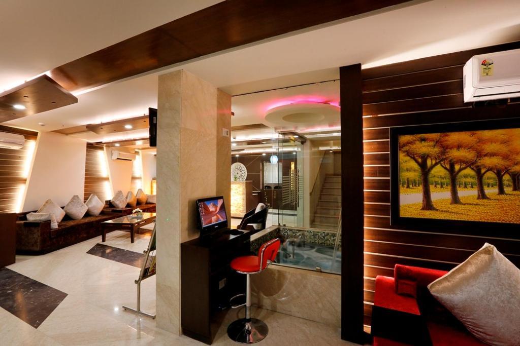 Airport La Sapphire Hotel & Restaurant ニューデリー エクステリア 写真